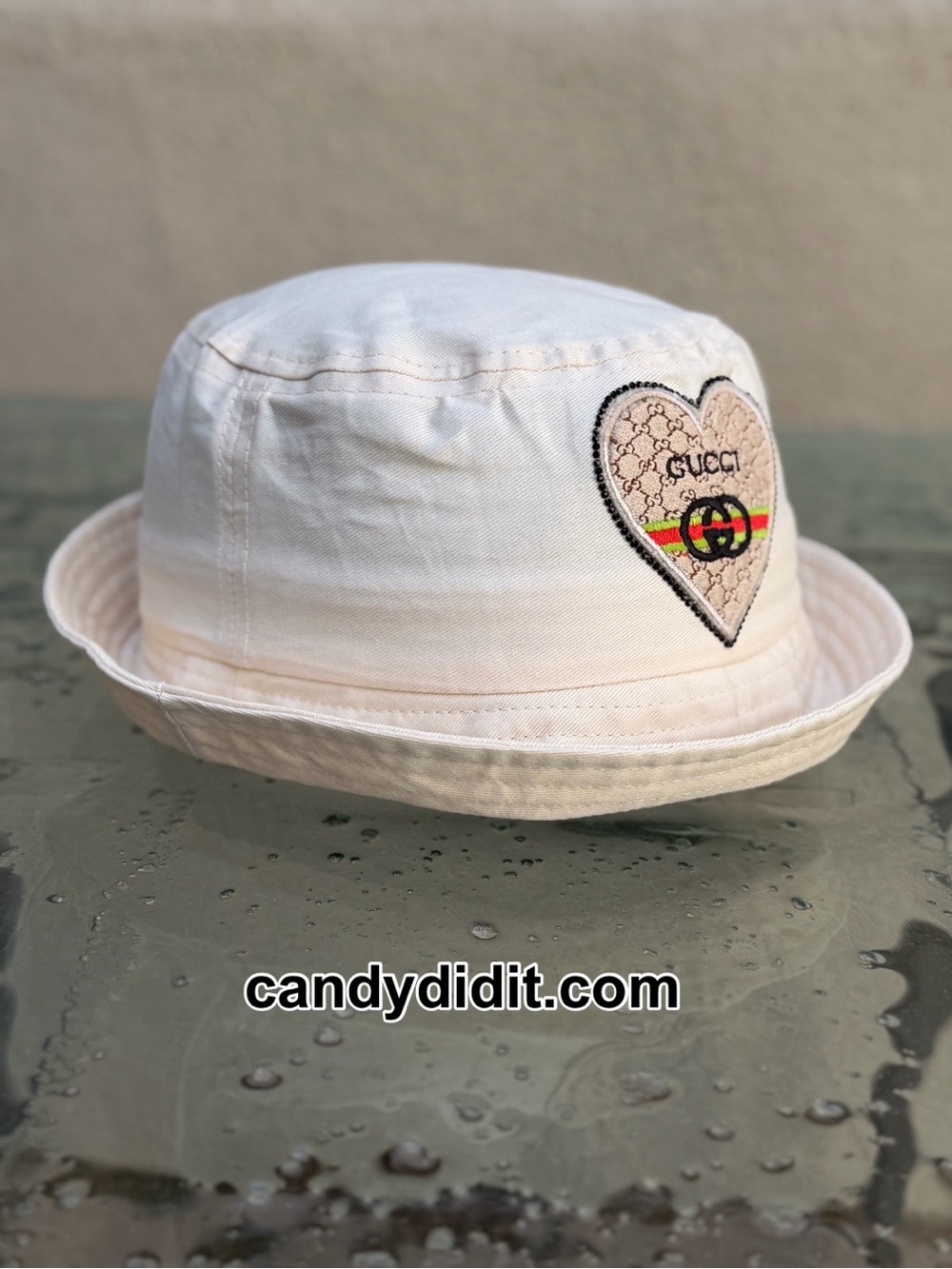 NWT Handmade Gucci Cream Bucket Hat with Heart Logo Patch - Picture 8 of 14